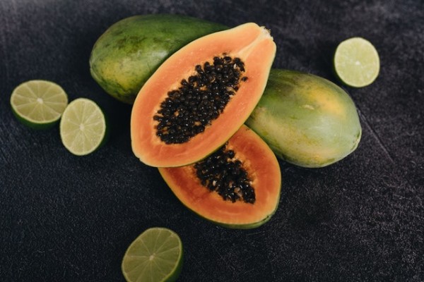 Is it safe to eat papaya for a pregnant woman ?
